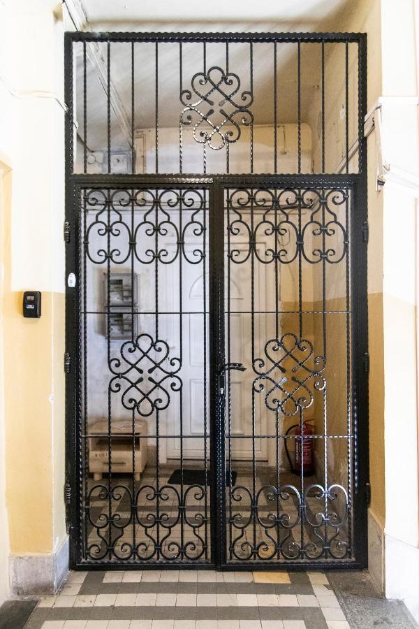 Helena Apartment With View On St. Stephan'S Basilica Budapeste Exterior foto